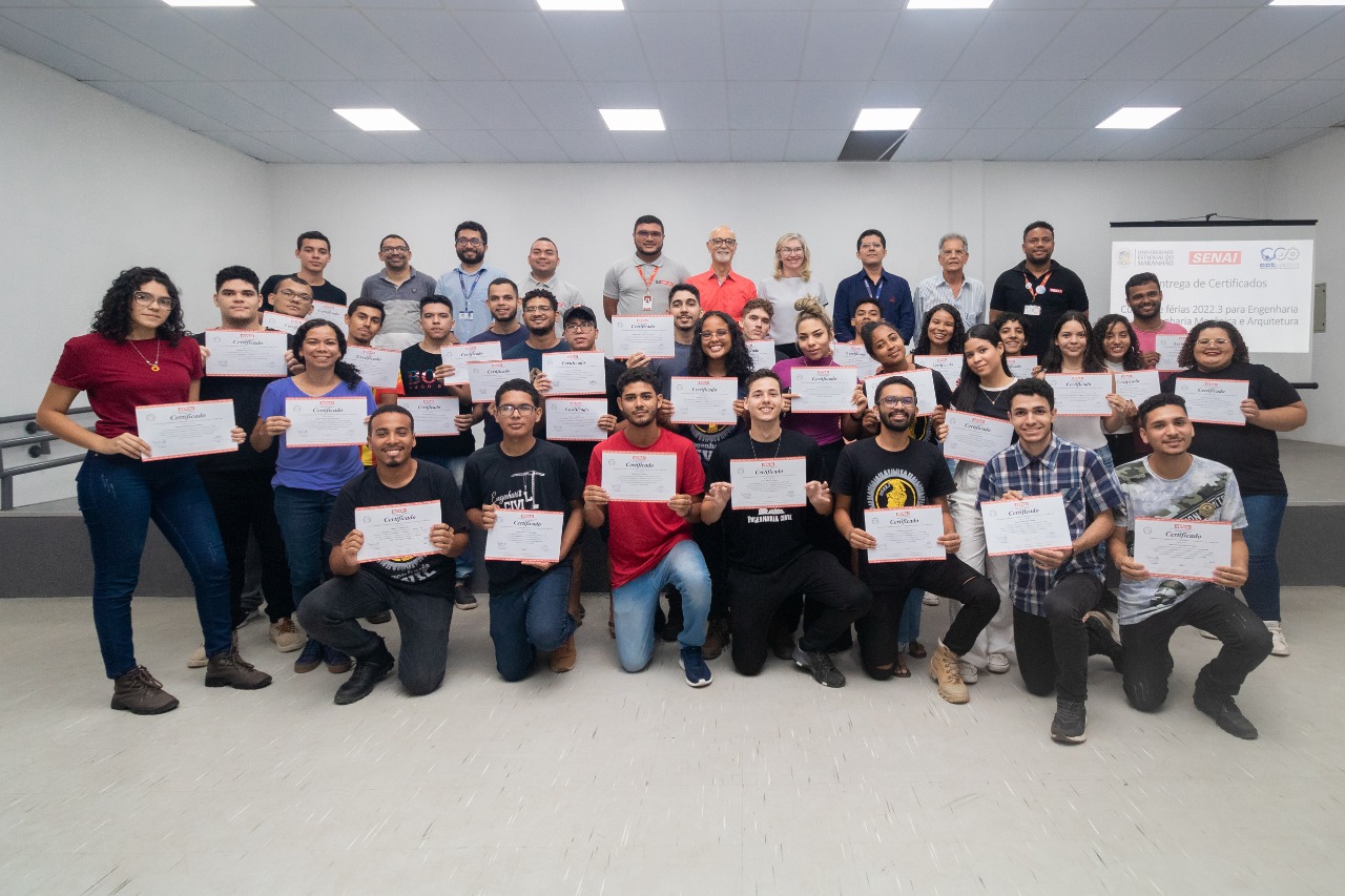 Entrega dos Certificados de Cursos SENAI.